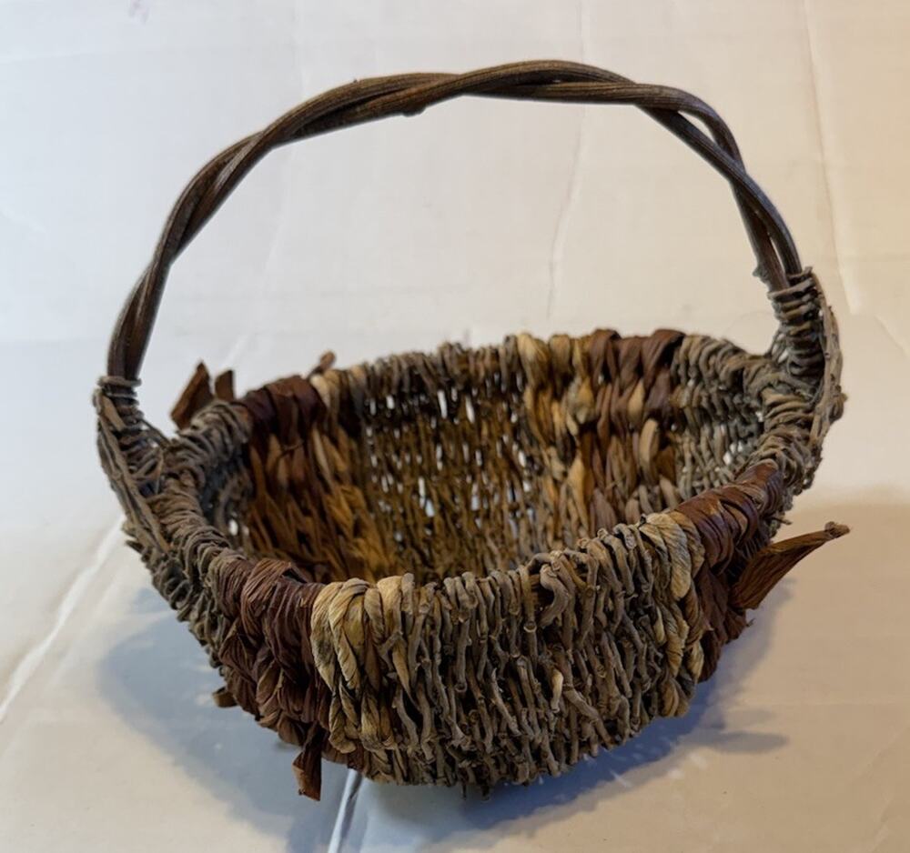Vtg Rustic Handmade Hawaii Small Basket Handle